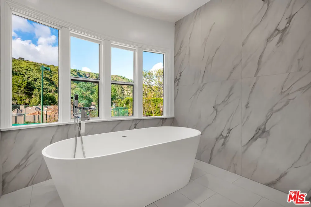 17606 Camino De Yatasto Pacific Palisades, CA 90272