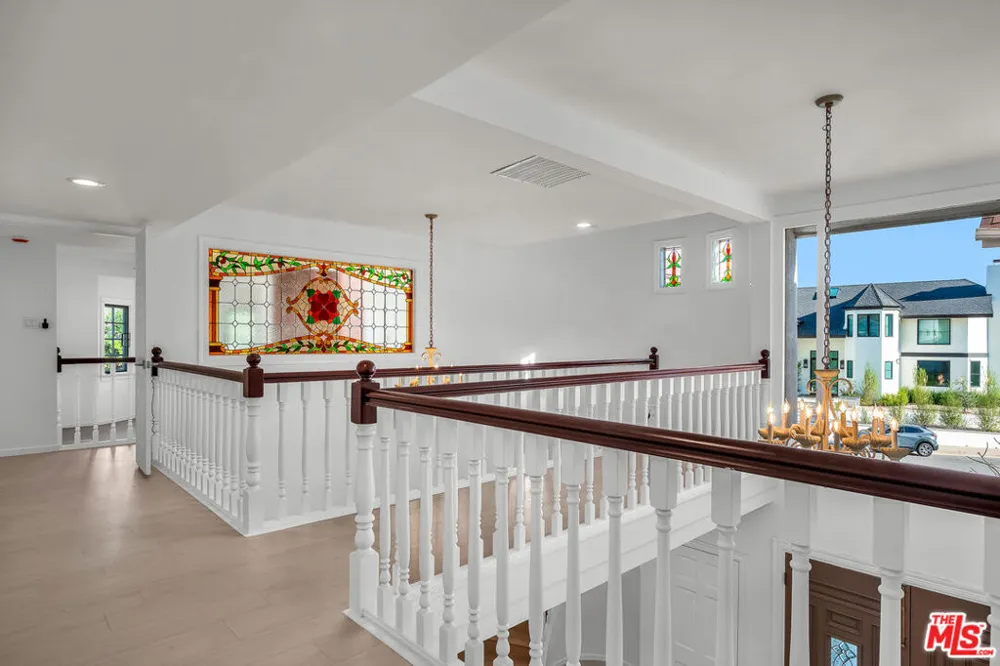 17606 Camino De Yatasto Pacific Palisades, CA 90272
