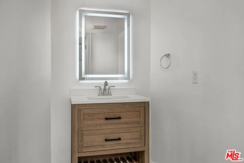 17606 Camino De Yatasto Pacific Palisades, CA 90272