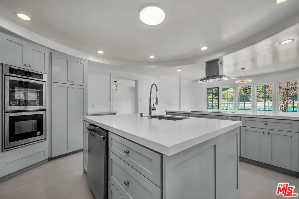 17606 Camino De Yatasto Pacific Palisades, CA 90272