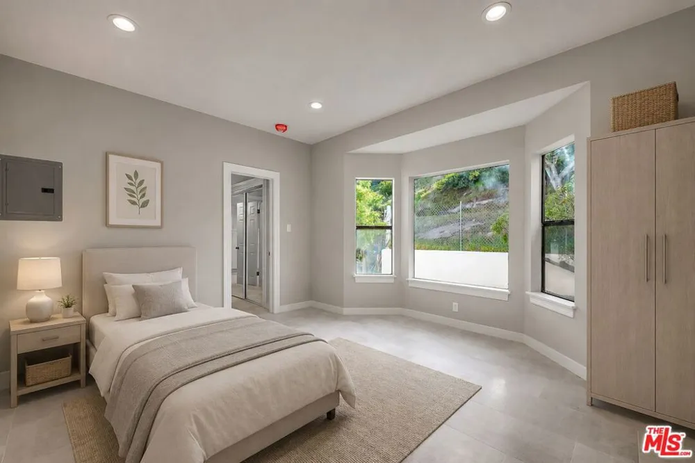 17606 Camino De Yatasto Pacific Palisades, CA 90272