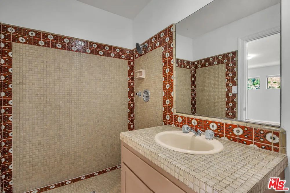 17606 Camino De Yatasto Pacific Palisades, CA 90272