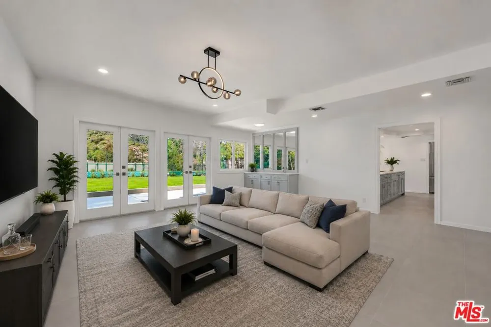 17606 Camino De Yatasto Pacific Palisades, CA 90272