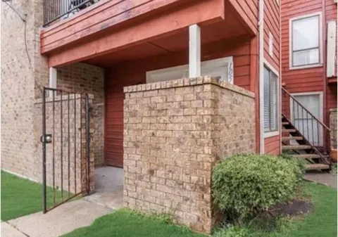 9839 Walnut Street #201