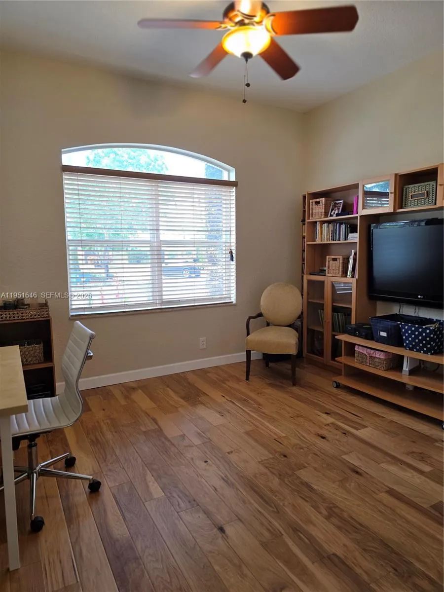 1905 Harbor View Cir Weston, FL 33327
