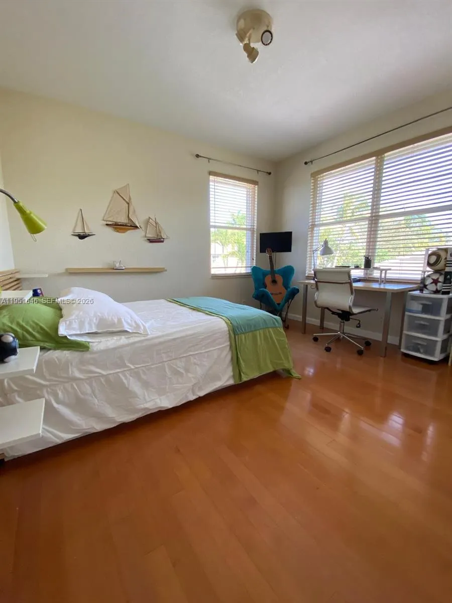 1905 Harbor View Cir Weston, FL 33327