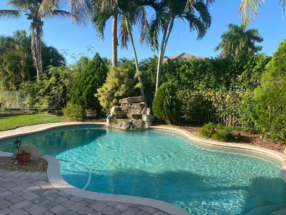 1905 Harbor View Cir Weston, FL 33327