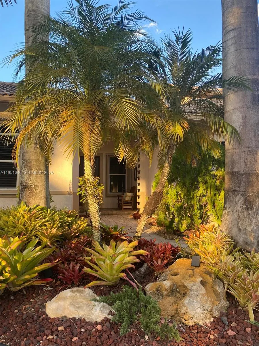 1905 Harbor View Cir Weston, FL 33327