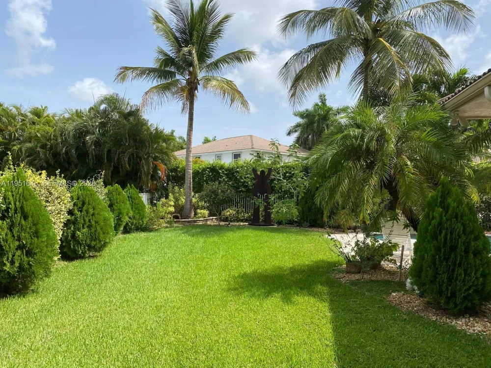 1905 Harbor View Cir Weston, FL 33327