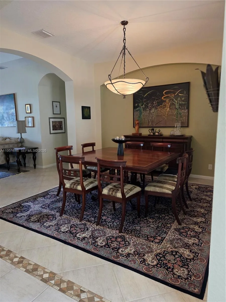 1905 Harbor View Cir Weston, FL 33327