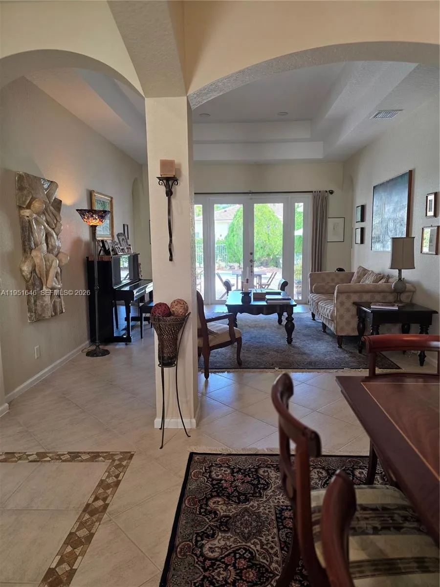 1905 Harbor View Cir Weston, FL 33327