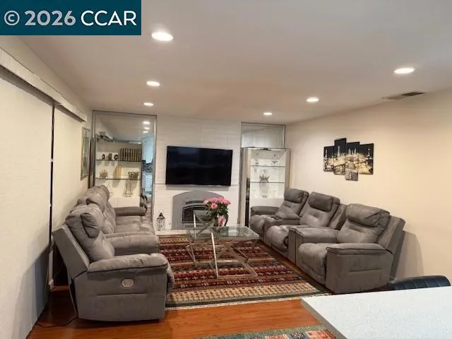 825 Oak Grove Rd #17 Concord, CA 94518