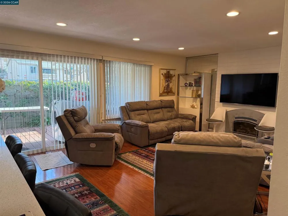 825 Oak Grove Rd #17 Concord, CA 94518