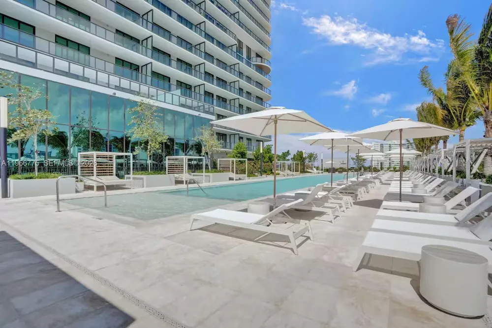 580 72nd St #705 Miami Beach, FL 33141