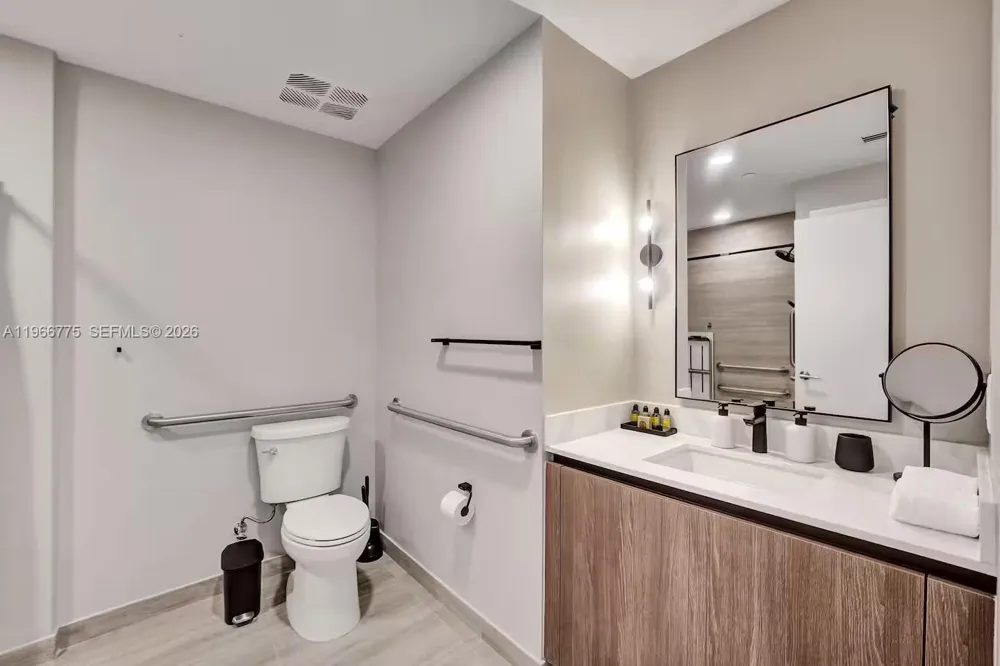 580 72nd St #705 Miami Beach, FL 33141