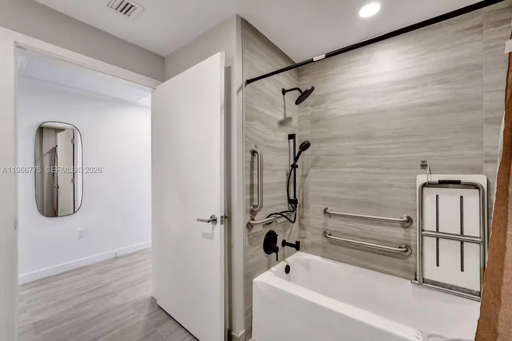 580 72nd St #705 Miami Beach, FL 33141