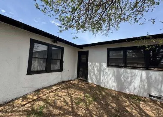 910 S 11th Street Slaton, TX 79364