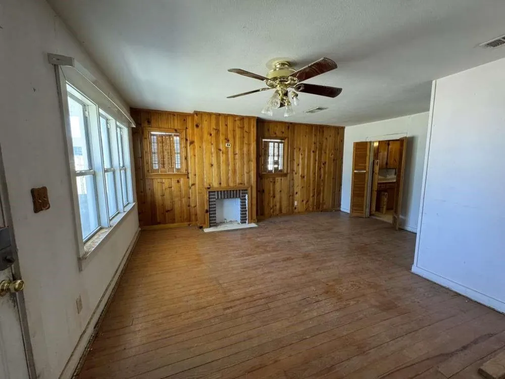 910 S 11th Street Slaton, TX 79364