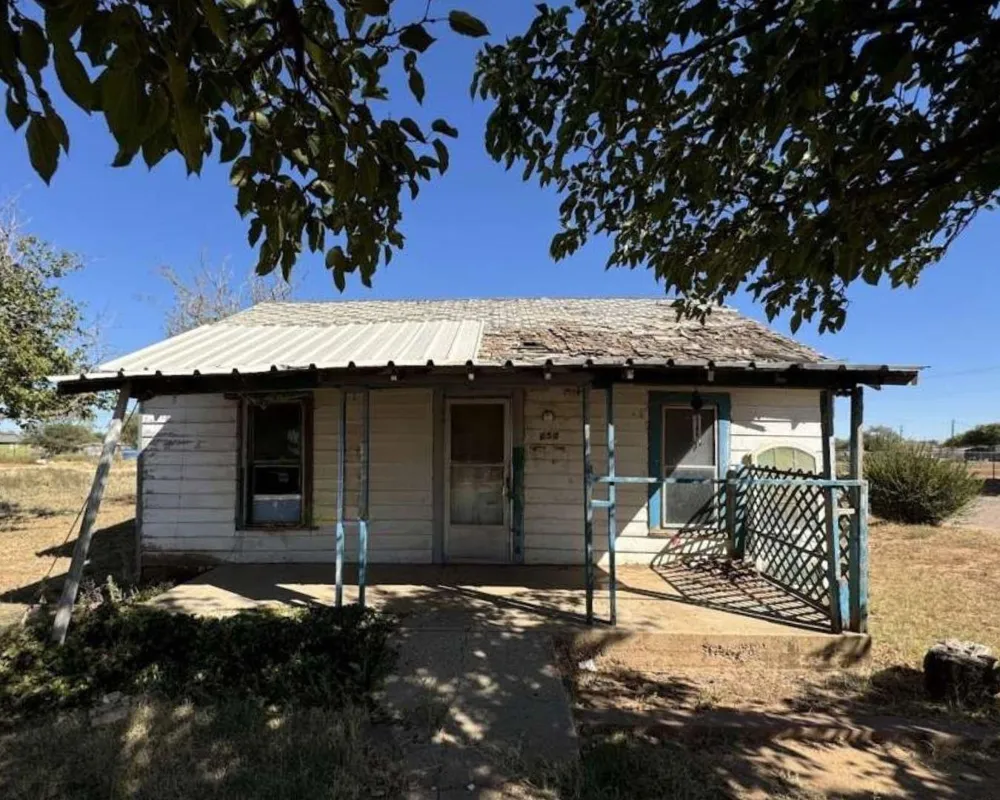 650 S 6th Street Slaton, TX 79364