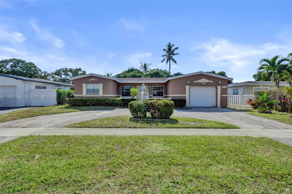 4966 NW 39th St Lauderdale Lakes, FL 33319
