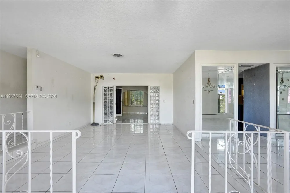 4966 NW 39th St Lauderdale Lakes, FL 33319