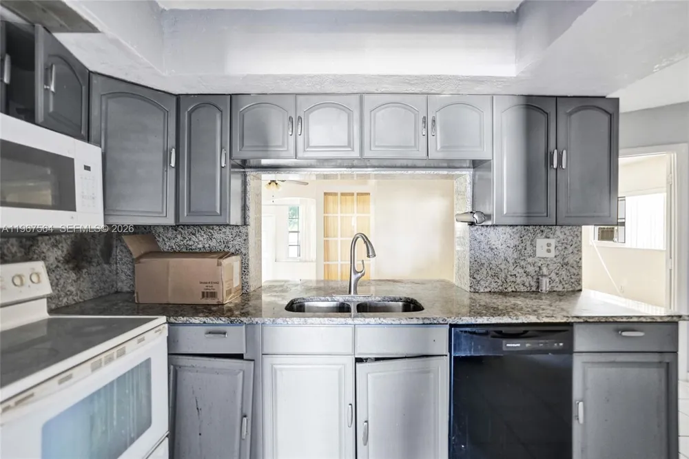 4966 NW 39th St Lauderdale Lakes, FL 33319