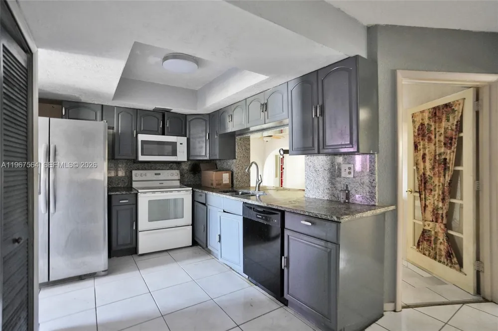 4966 NW 39th St Lauderdale Lakes, FL 33319
