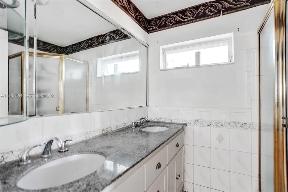 4966 NW 39th St Lauderdale Lakes, FL 33319