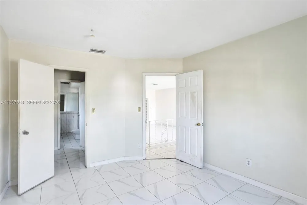 4966 NW 39th St Lauderdale Lakes, FL 33319