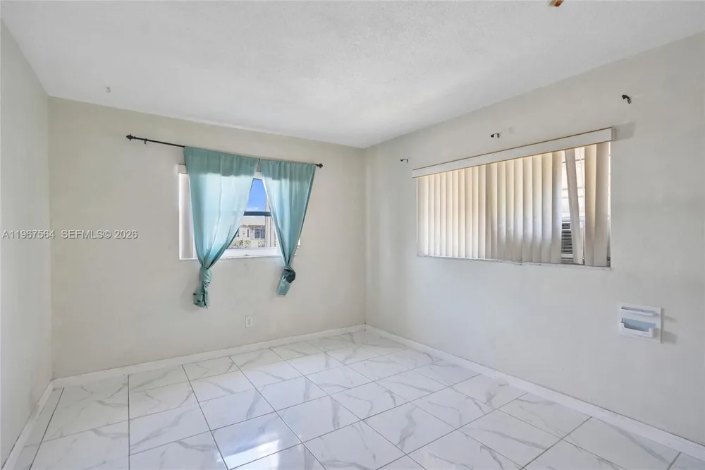 4966 NW 39th St Lauderdale Lakes, FL 33319
