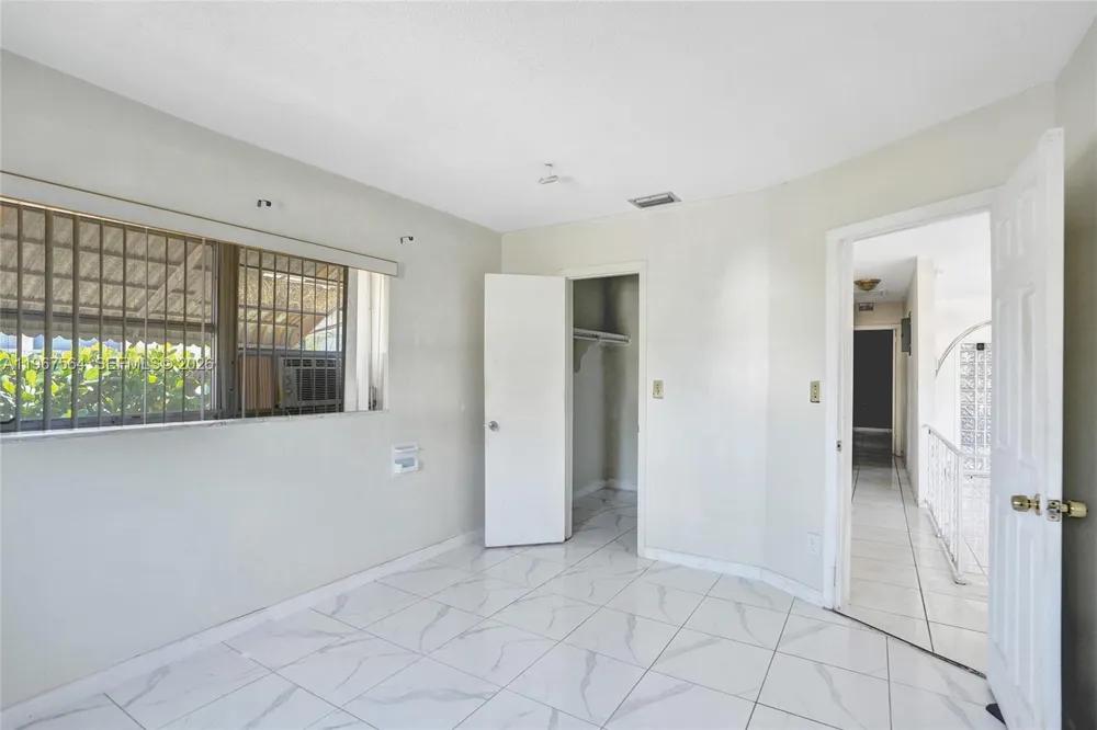 4966 NW 39th St Lauderdale Lakes, FL 33319