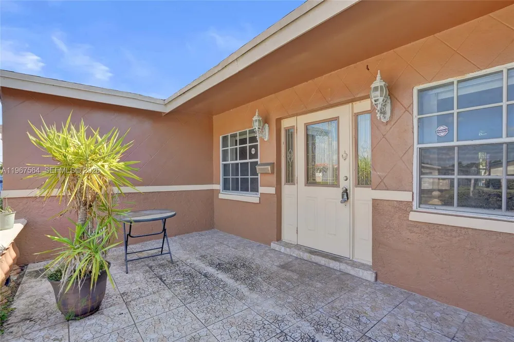 4966 NW 39th St Lauderdale Lakes, FL 33319