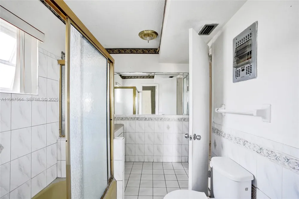 4966 NW 39th St Lauderdale Lakes, FL 33319