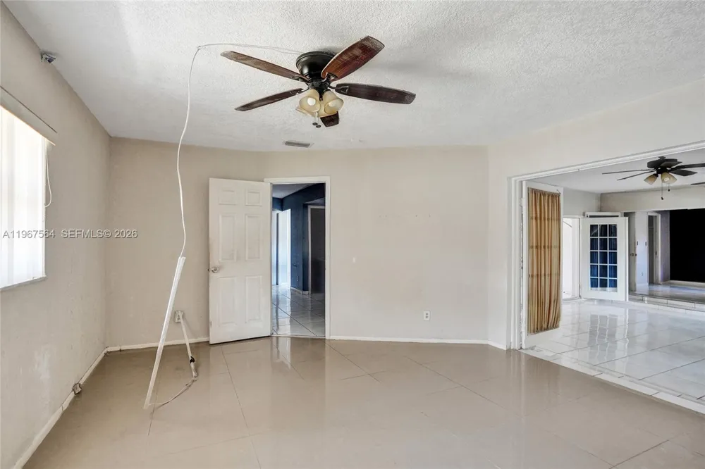 4966 NW 39th St Lauderdale Lakes, FL 33319
