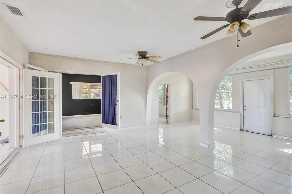 4966 NW 39th St Lauderdale Lakes, FL 33319