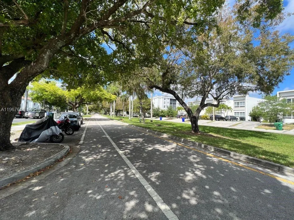 2430 NE 135th St #105 North Miami, FL 33181