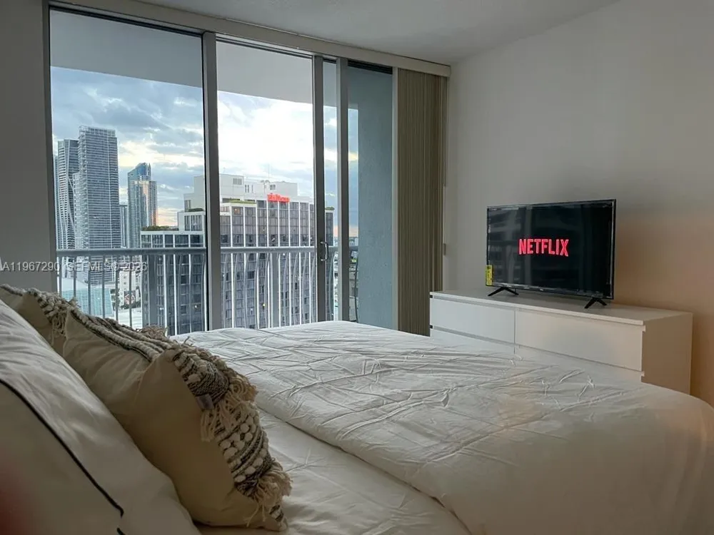 1750 Bayshore Dr #2710 Miami, FL 33132