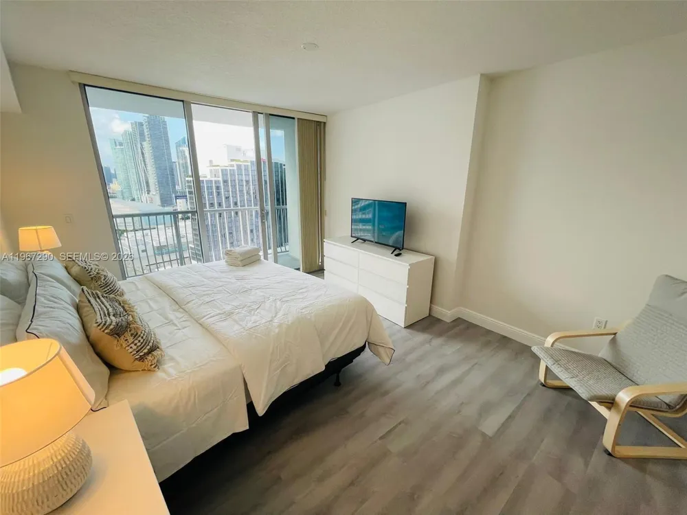 1750 Bayshore Dr #2710 Miami, FL 33132