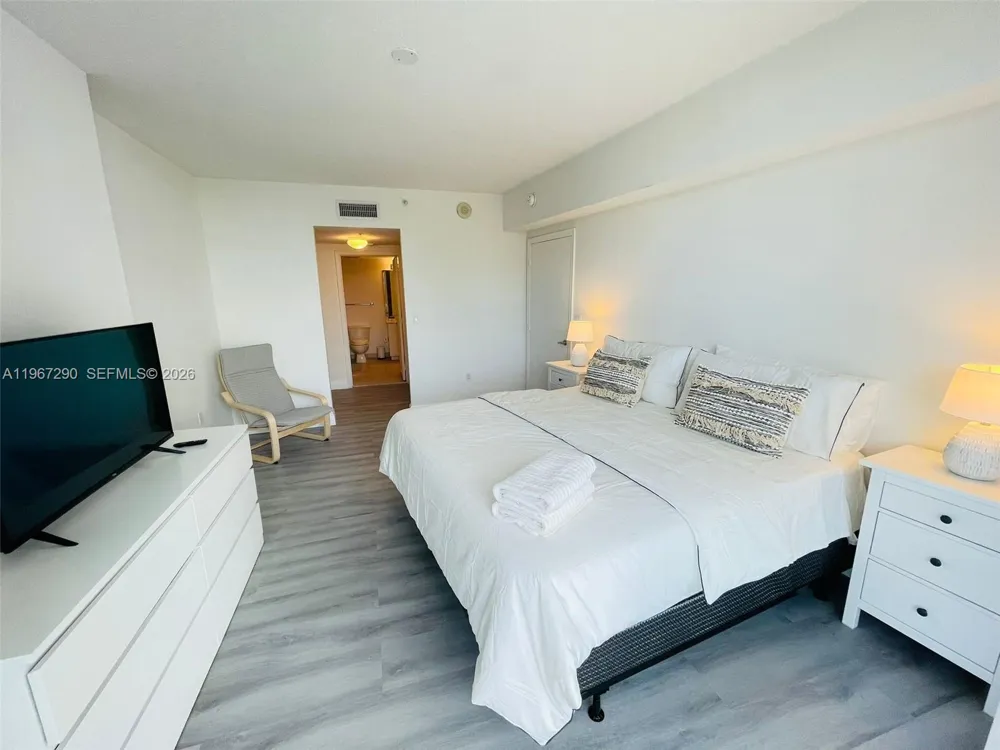 1750 Bayshore Dr #2710 Miami, FL 33132