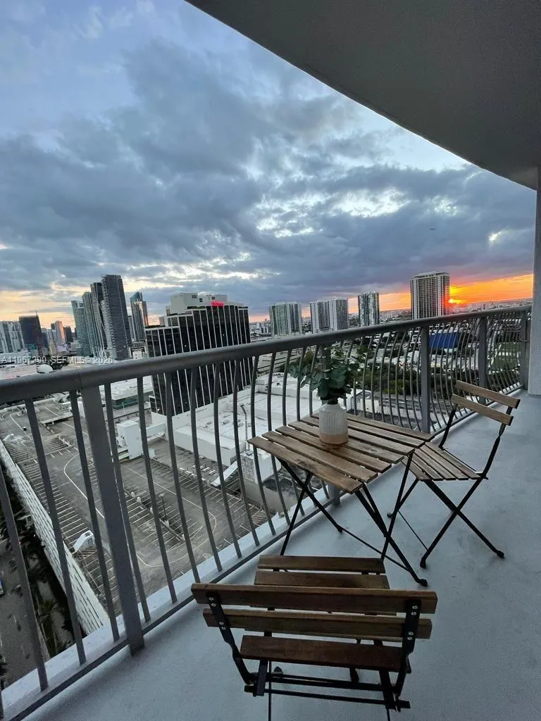 1750 Bayshore Dr #2710 Miami, FL 33132