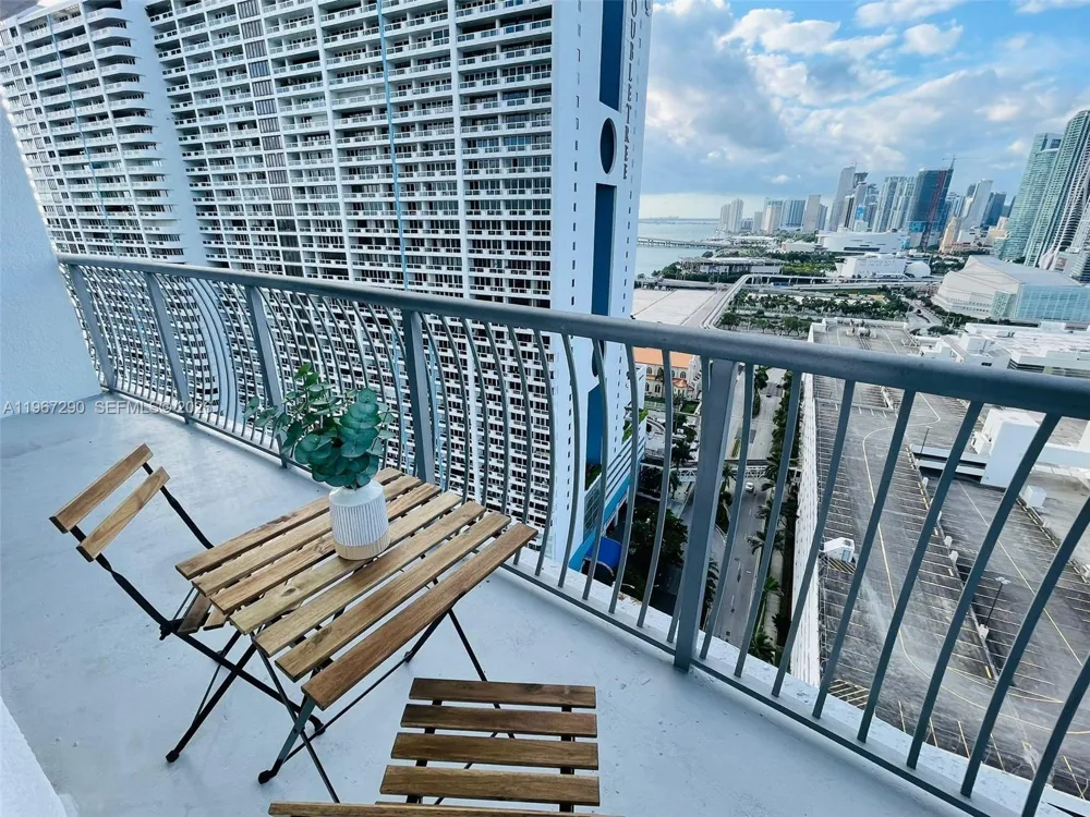 1750 Bayshore Dr #2710 Miami, FL 33132