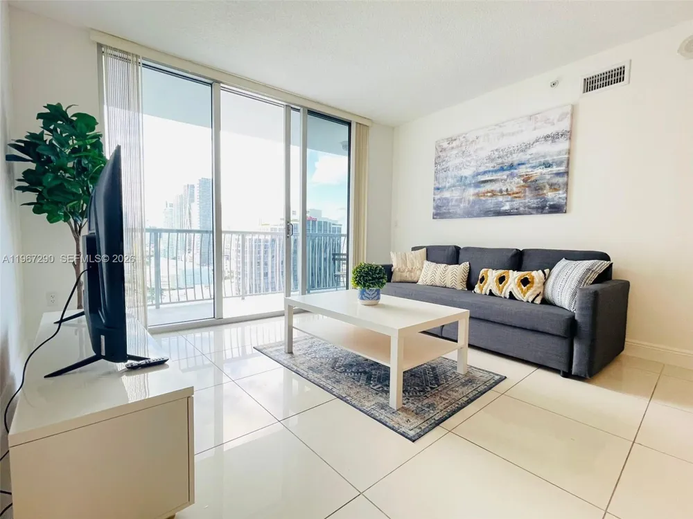 1750 Bayshore Dr #2710 Miami, FL 33132