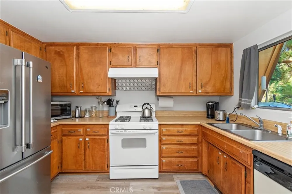 598 Dahlia Drive Green Valley Lake, CA 92341