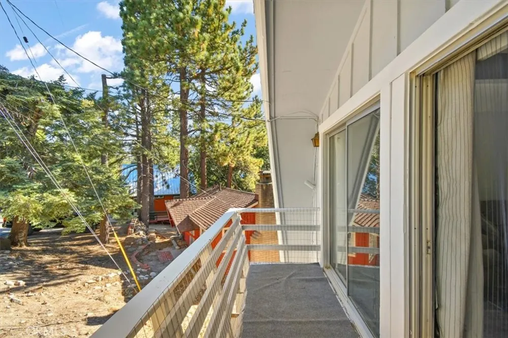 598 Dahlia Drive Green Valley Lake, CA 92341