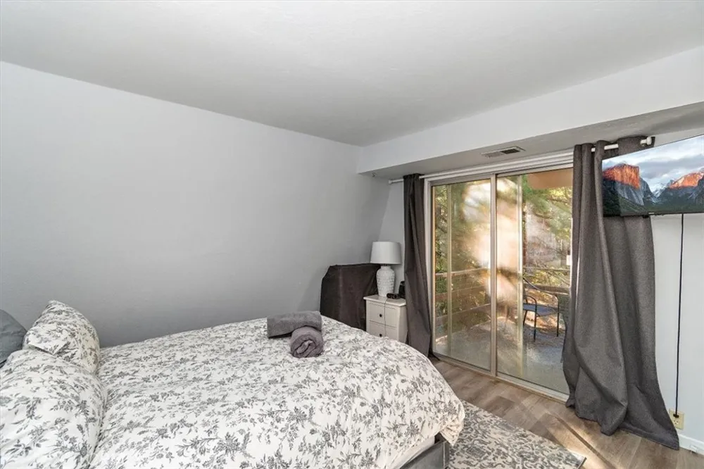 598 Dahlia Drive Green Valley Lake, CA 92341