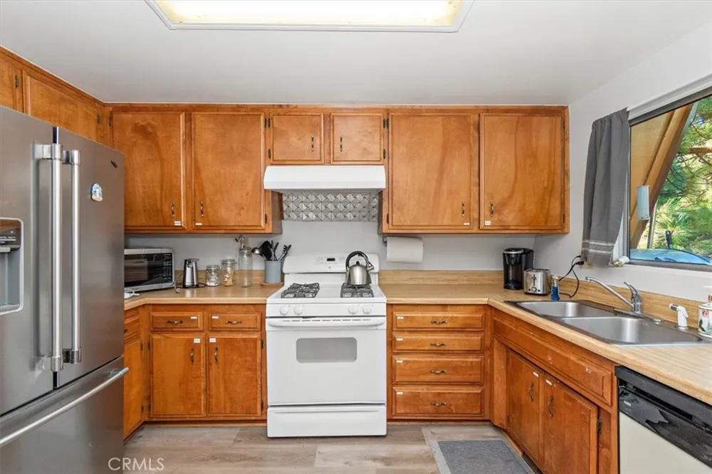 598 Dahlia Drive Green Valley Lake, CA 92341