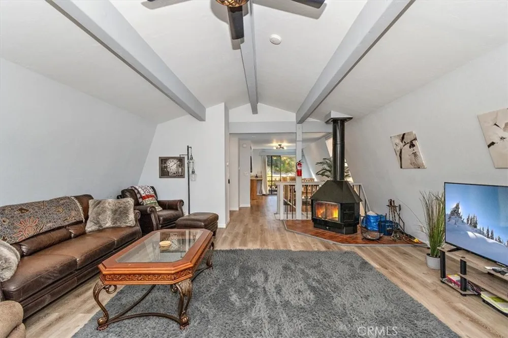 598 Dahlia Drive Green Valley Lake, CA 92341