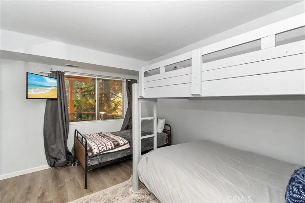 598 Dahlia Drive Green Valley Lake, CA 92341