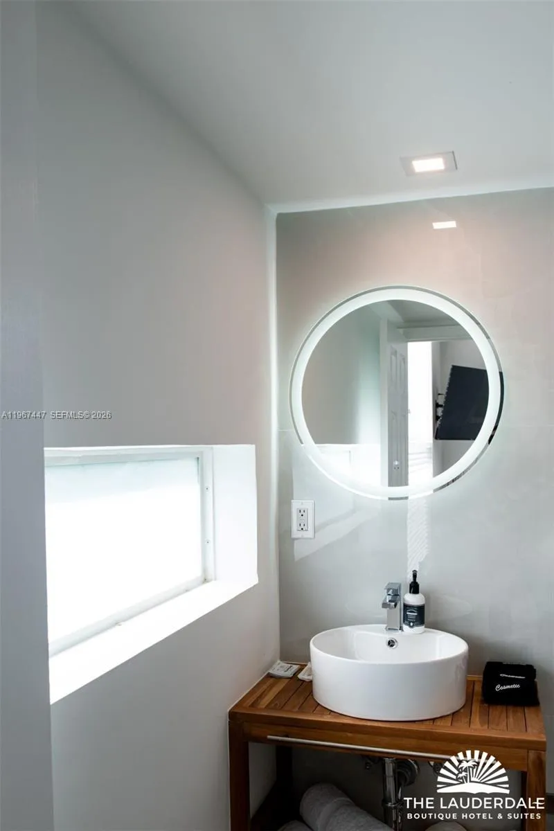 505 SE 16th St Fort Lauderdale, FL 33316