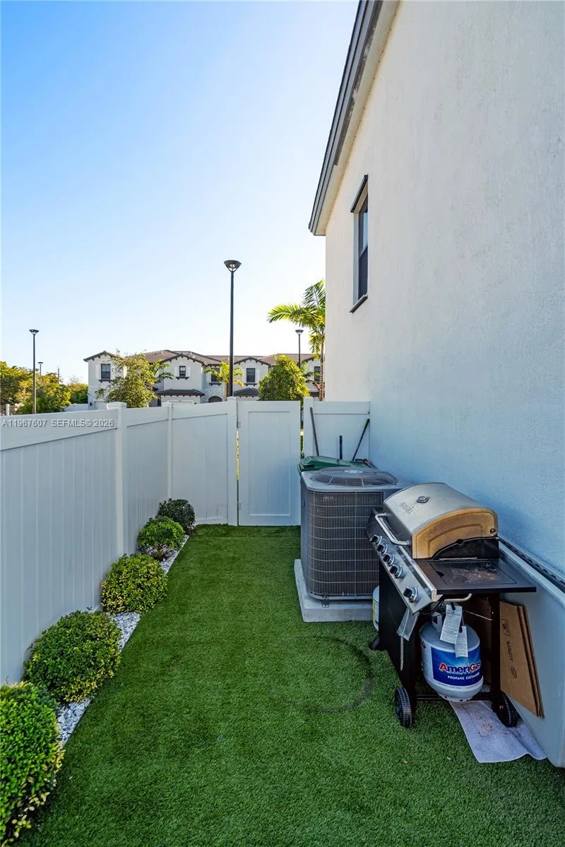 20394 NW 4th Ct #20394 Miami Gardens, FL 33169